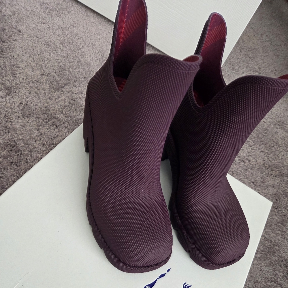 Authentic Burberry rain boots
